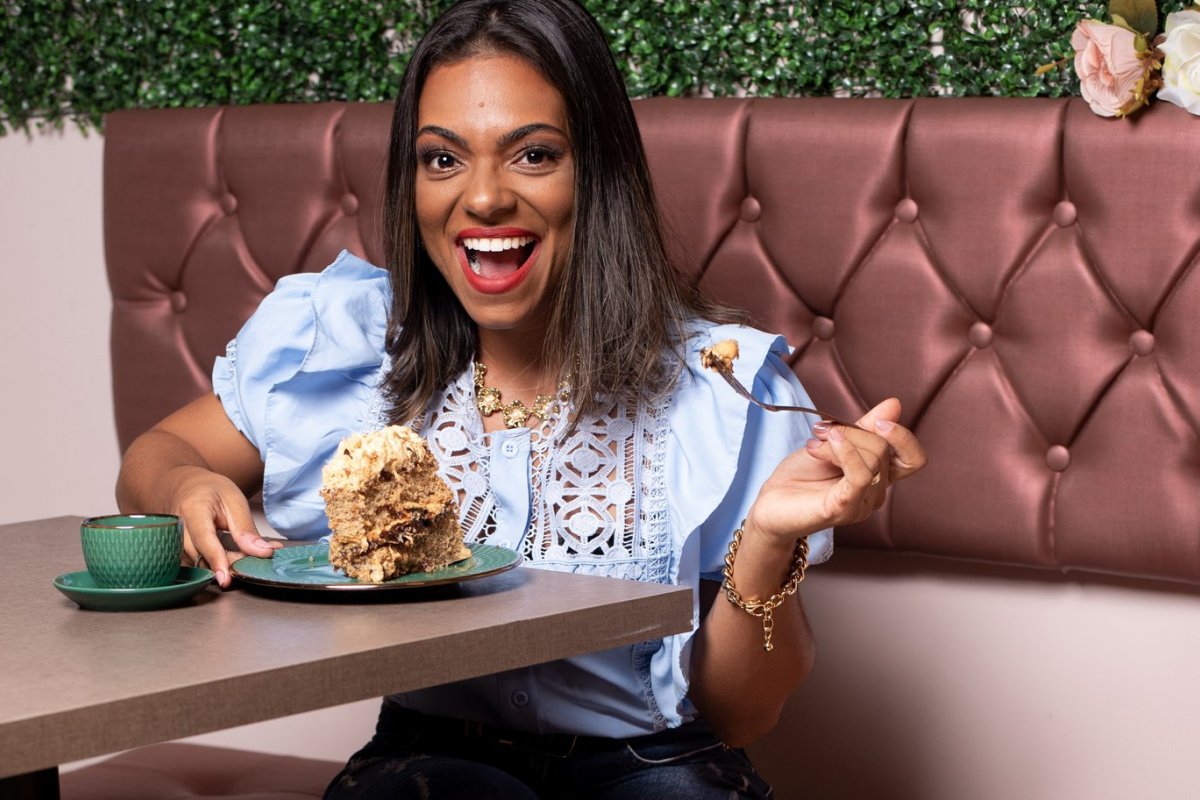 Sucesso! Empresária aposta no setor de confeitaria e comida saudável e vira referência na Bahia