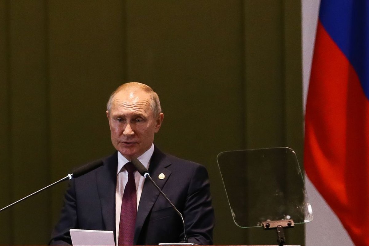 Putin oficializa independência de duas áreas separatistas da Ucrânia