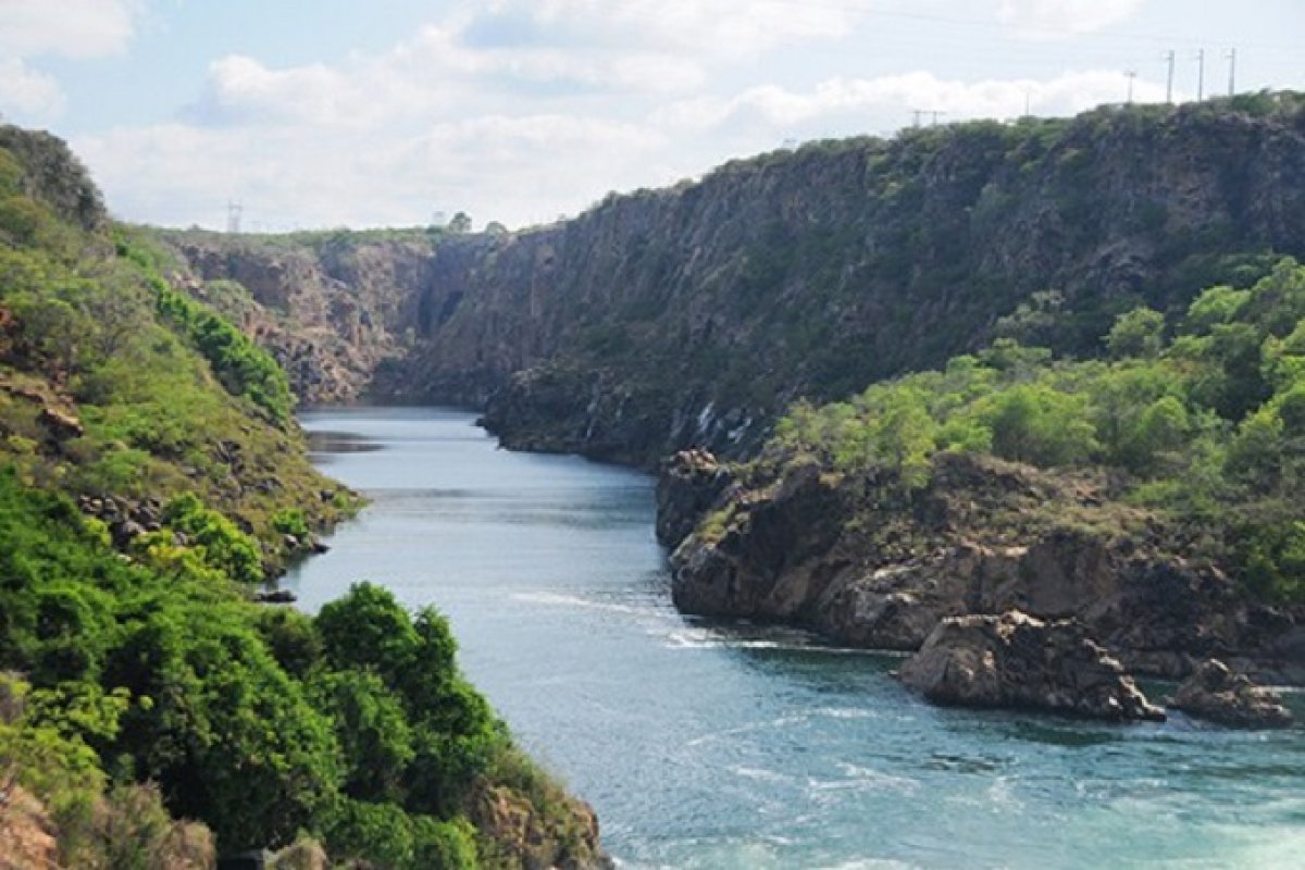 Júri popular condena empresário e funcionário por morte de adolescente obrigado a pular de embarcação 