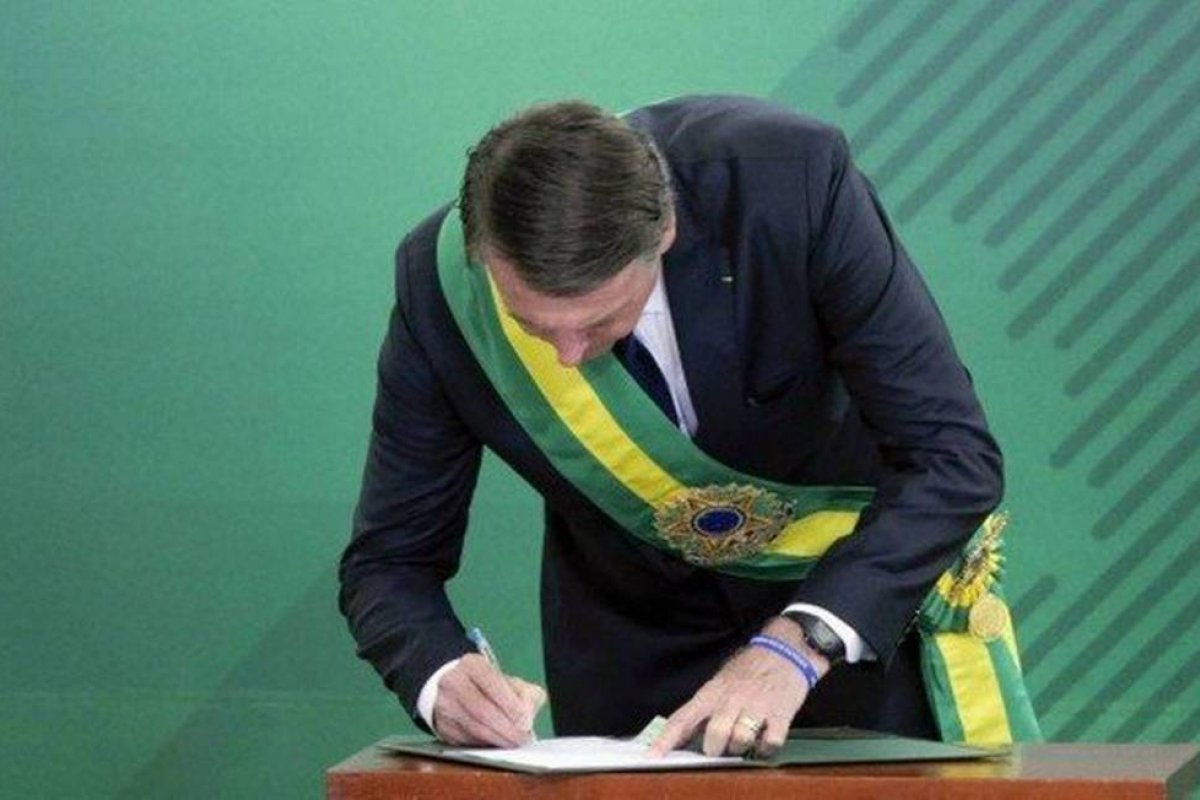 Bolsonaro tira obrigatoriedade de reembolso em caso de cancelamento de eventos