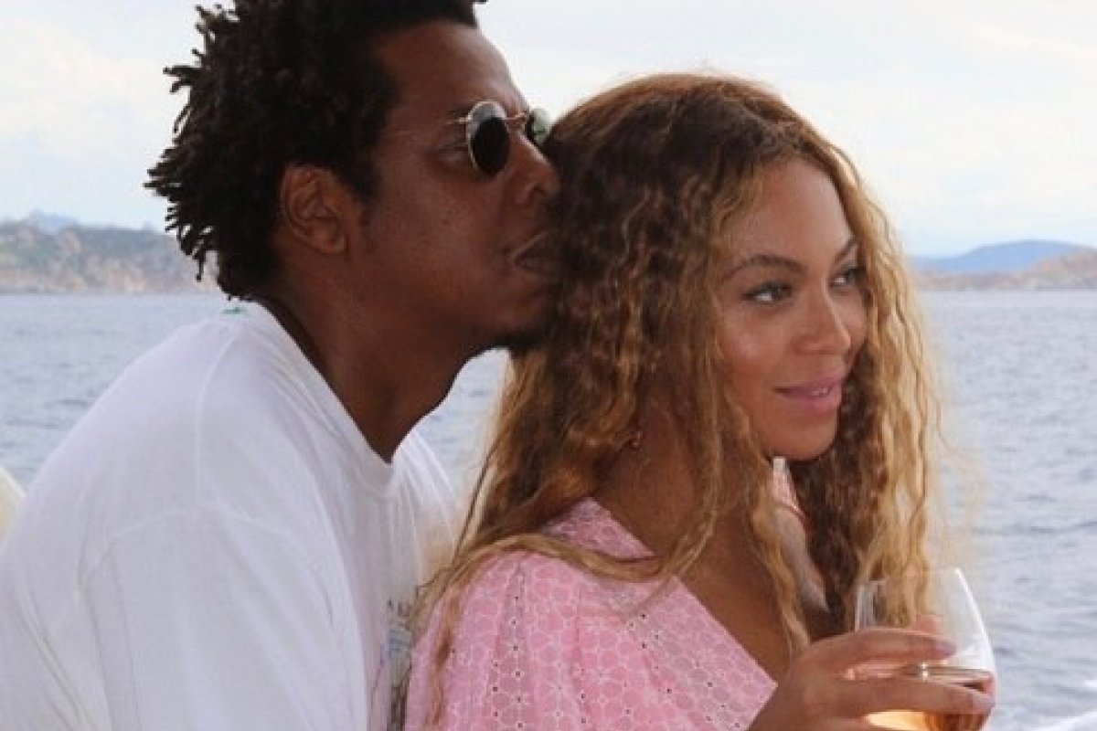 Veja famosos que não poupam na hora de escolher um presente para amigos e familiares