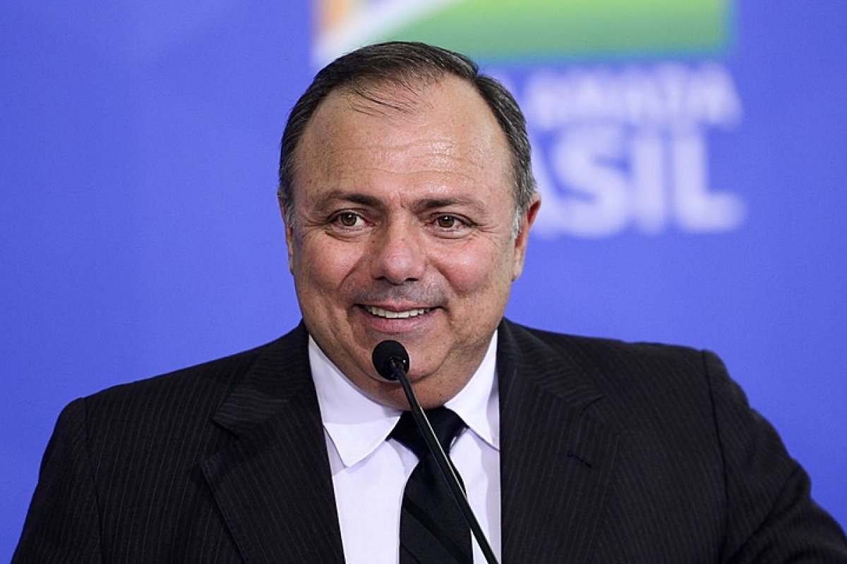 Visando as eleições, Eduardo Pazuello oficializa pedido para ir à reserva