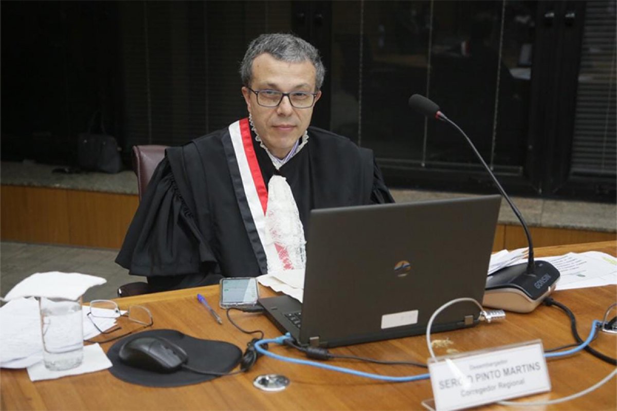 Bolsonaro indica desembargador Sérgio Pinto Martins para o TST