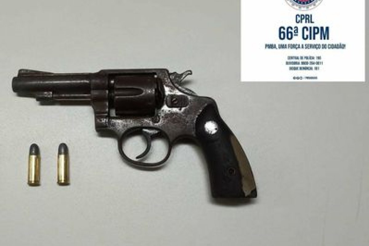 Polícia apreende três revólveres em 12 horas
