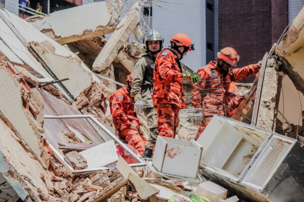 Quarta vítima fatal é encontrada nos escombros do desastre em Fortaleza