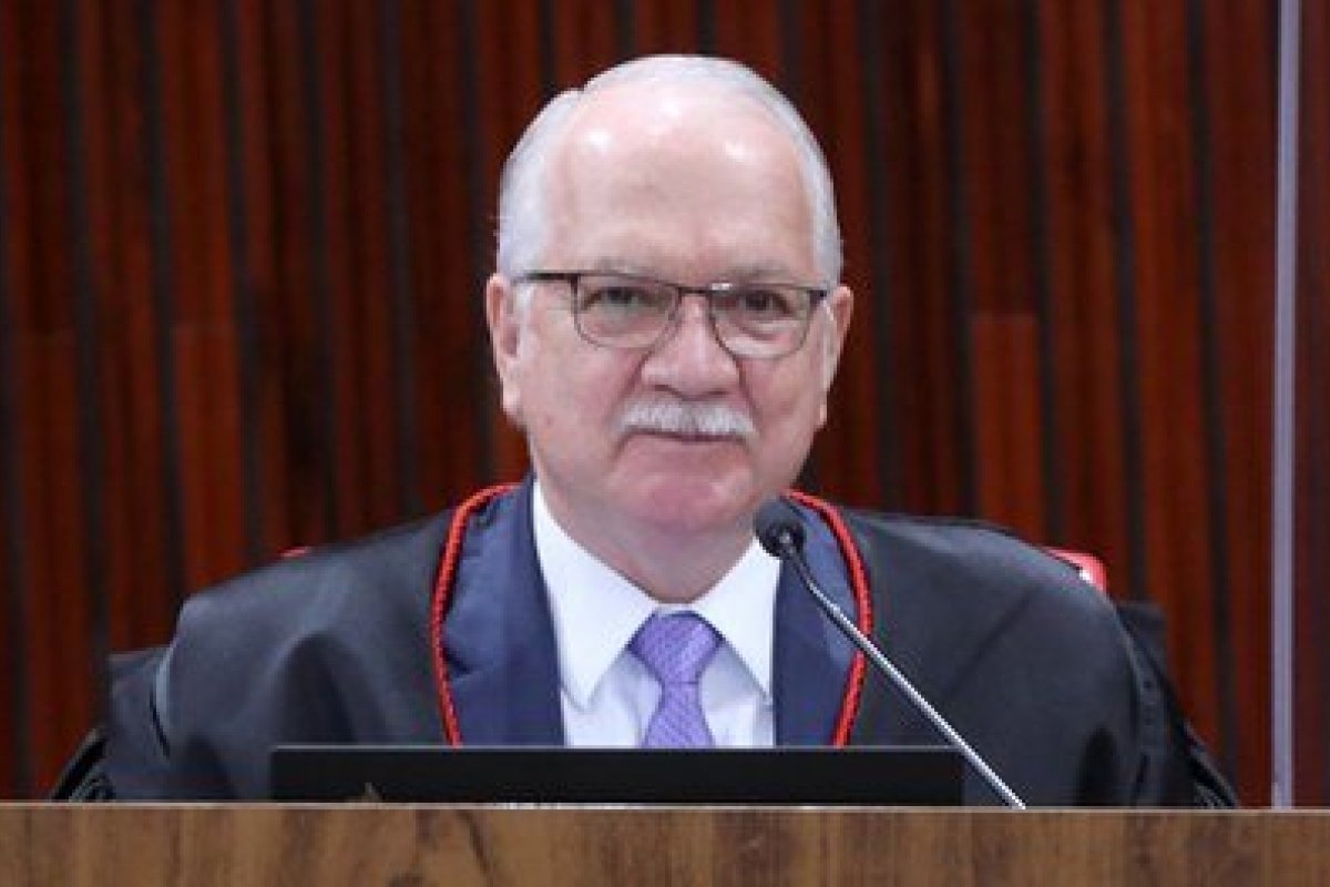 Em cerimônia de posse no TSE, Fachin pede respeito ao resultado das urnas
