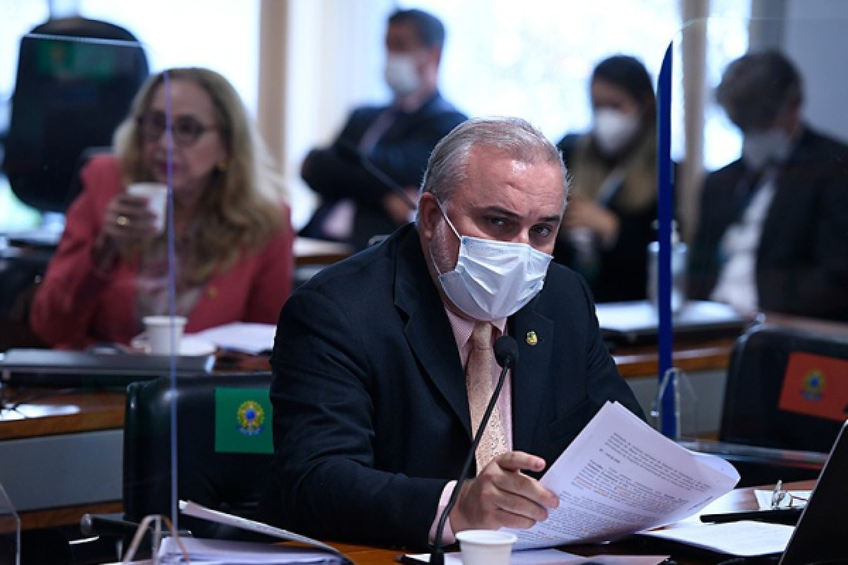 Senado avalia projetos sobre preços de combustíveis nesta quarta (23)