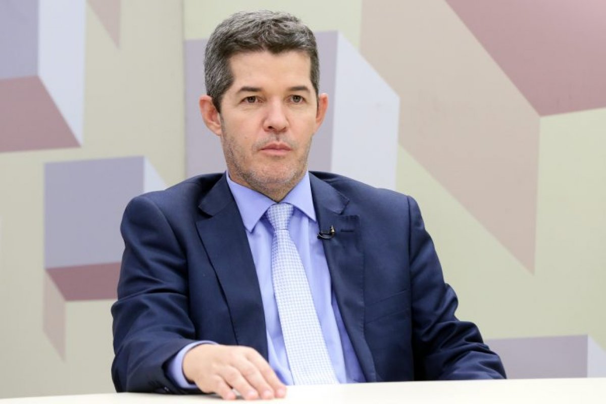 Delegado Waldir continua como líder do PSL na Câmara