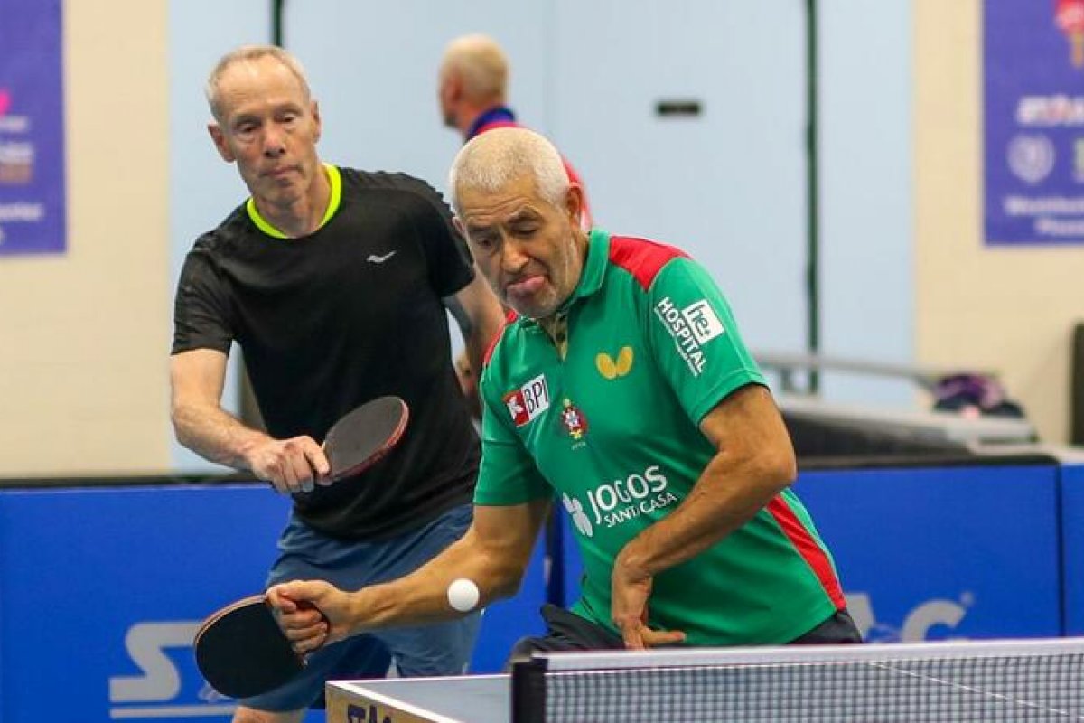 Português com doença de Parkinson conquista vice-mundial com raquete inventada
