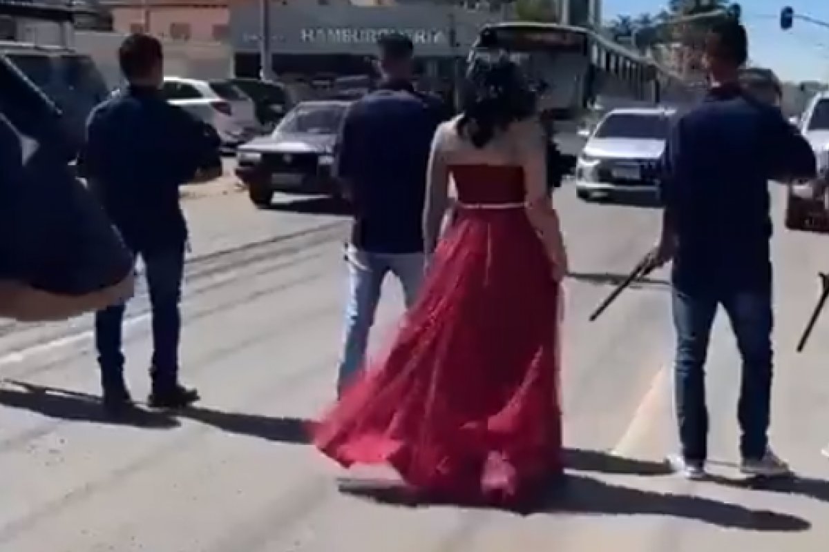 Vídeo: PC-DF abre investigação sobre atiradores e caçadores que interditaram o trânsito em Taguatinga