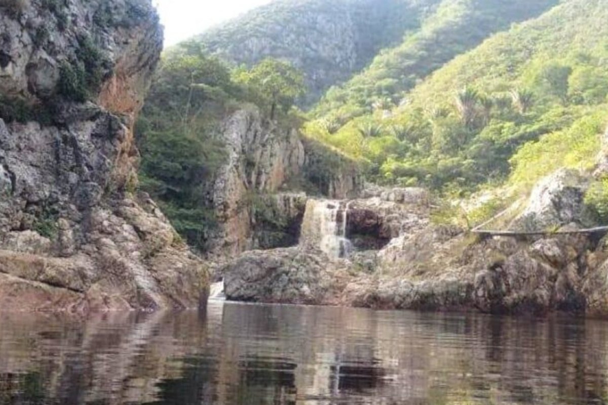 Corpo de homem que desapareceu após pular na cachoeira do Paulista, no norte da Bahia, é encontrado