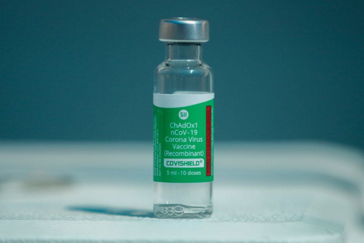 Fiocruz entrega primeiras doses da vacina 100% produzida no Brasil