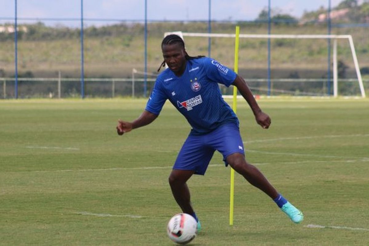 Tentando reencontrar caminho dos triunfos, Bahia recebe Sampaio Corrêa em jogo atrasado da Copa do Nordeste