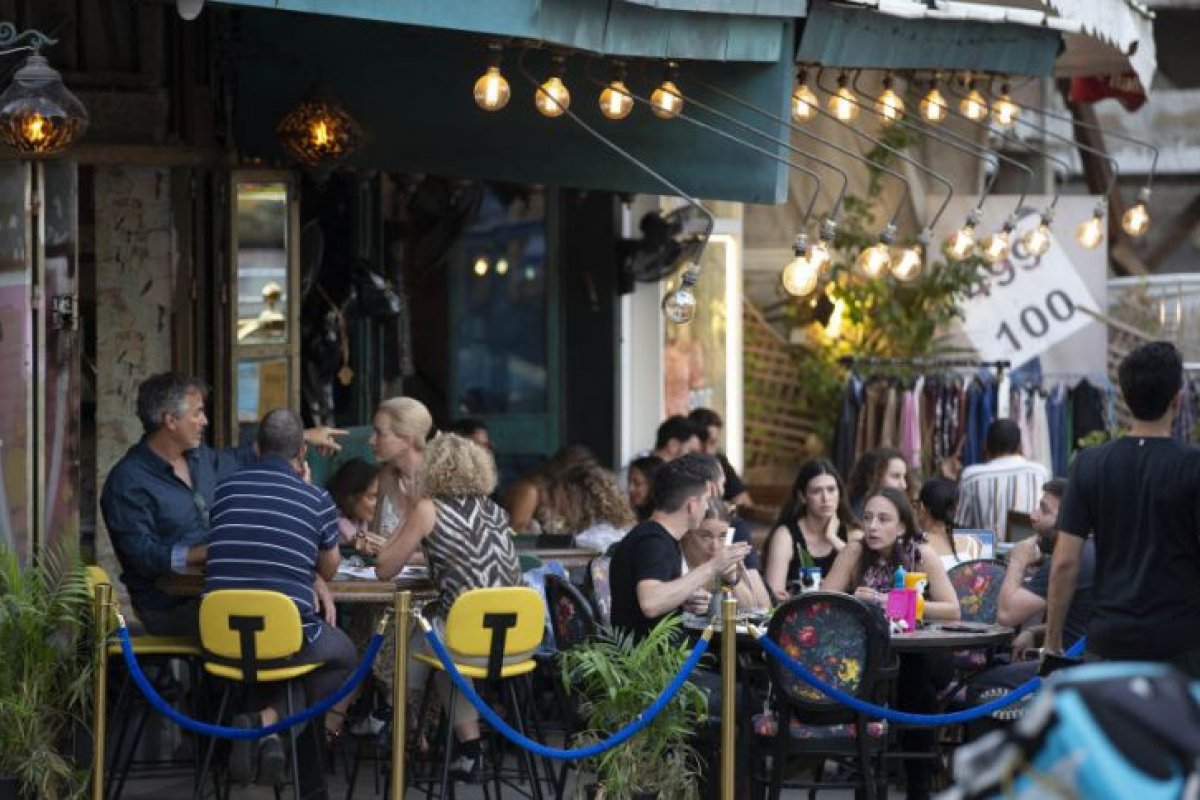 20 países flexibilizaram medidas de combate à Covid-19 neste ano