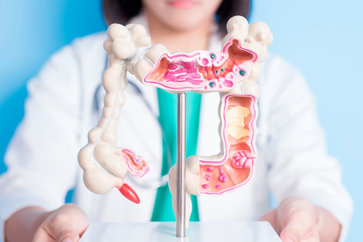 Março Azul: conheça os sintomas e saiba como prevenir o câncer colorretal