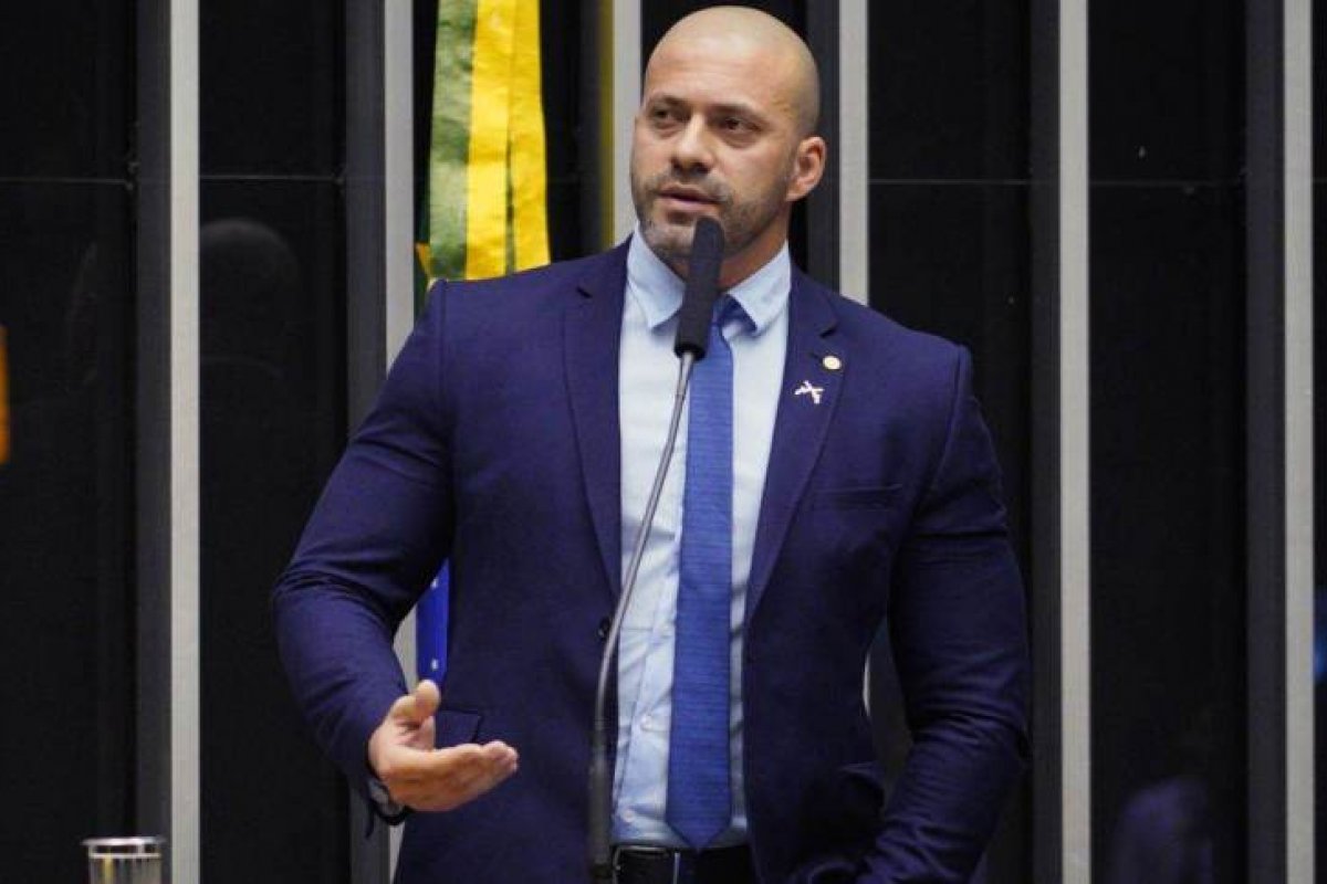 Alexandre de Moraes prorroga inquérito sobre violações de Daniel Silveira à tornozeleira em 60 dias
