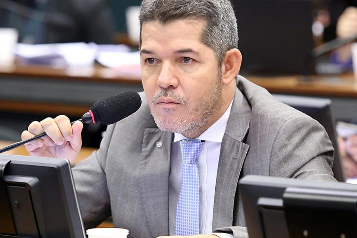 Em áudio, Líder do PSL na Câmara afirma que irá "implodir" Bolsonaro