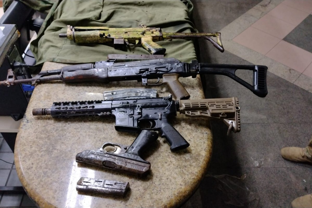 DHPP apreende fuzis, submetralhadora e pistola em Salvador