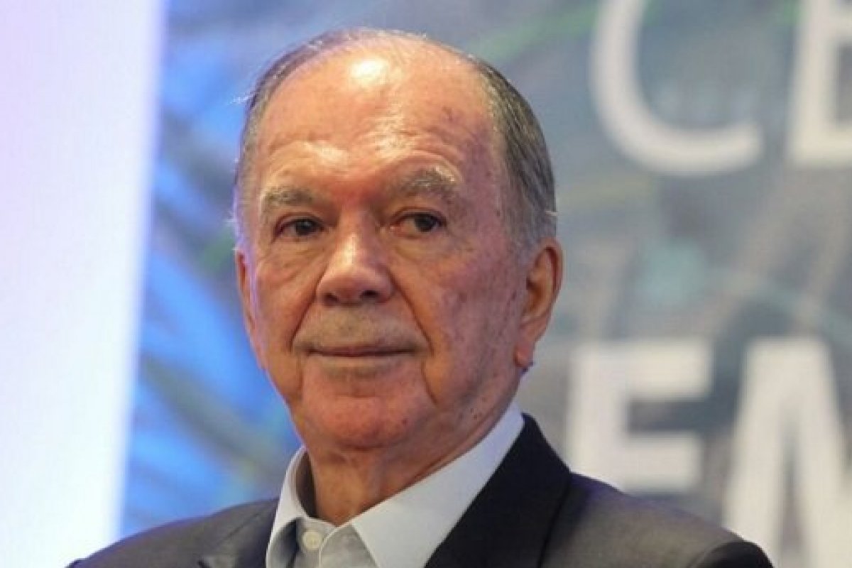 Enfim, a almofada do trono!