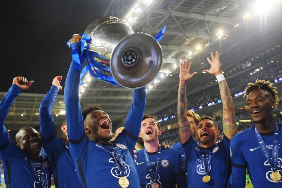 Por causa do conflito, Uefa transfere final da Champions League da Rússia para França
