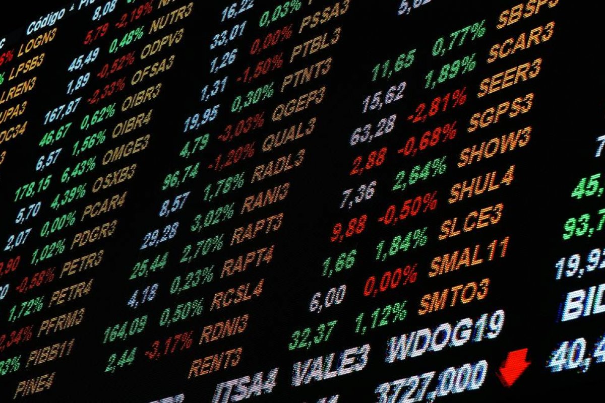 Bolsas europeias voltam a operar em alta após registrarem perdas de até 4%