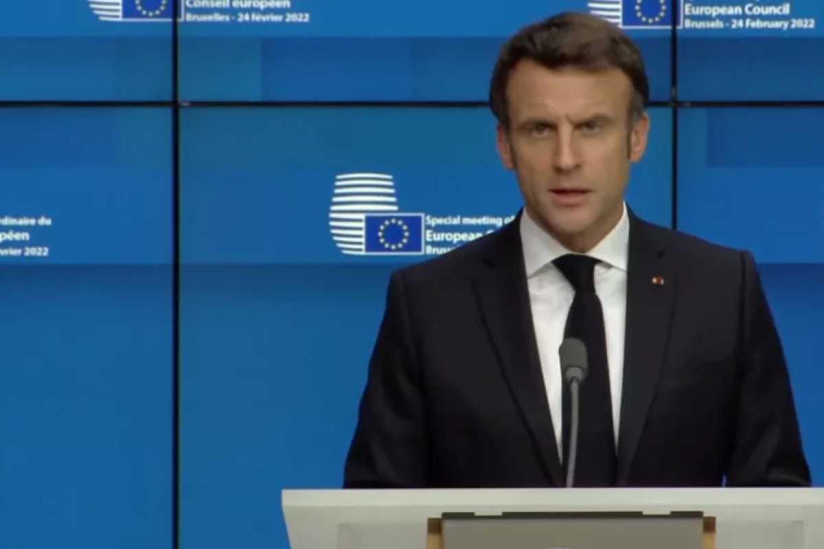 Governo da França vai fornecer equipamentos de defesa à Ucrânia, diz Emmanuel Macron