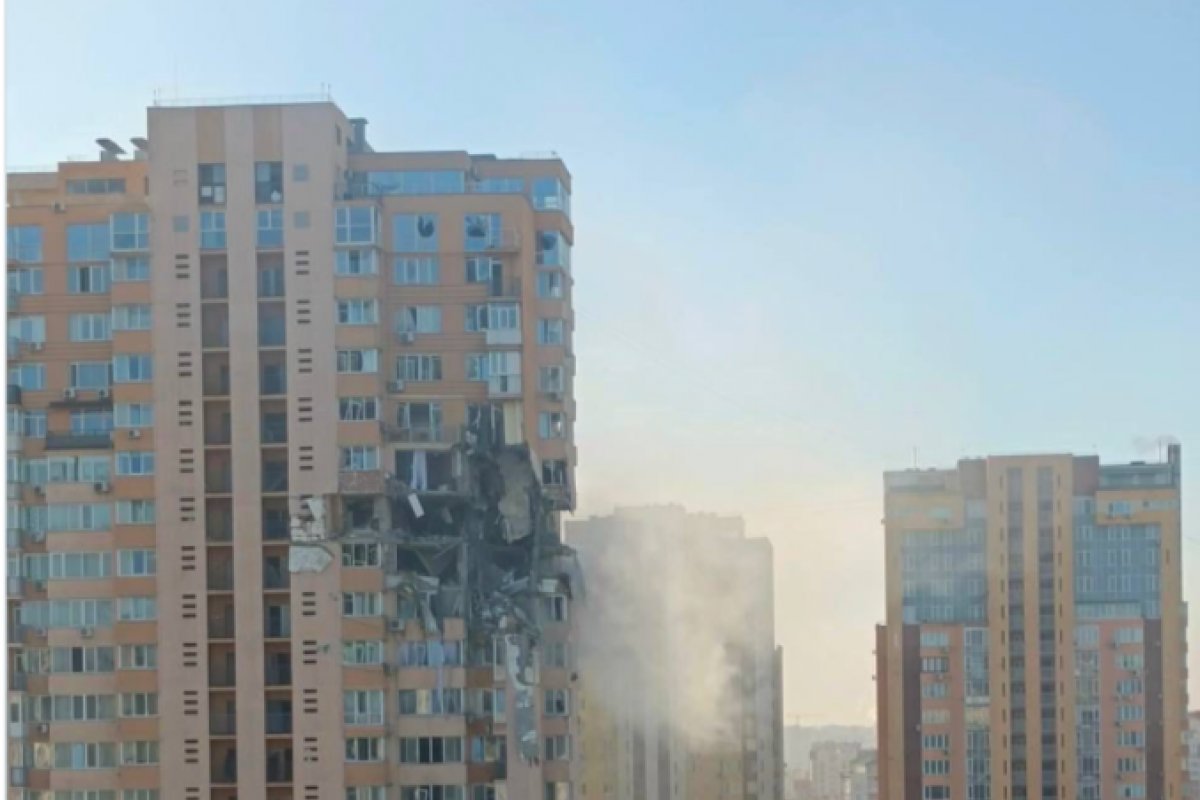 Vídeo: míssil atinge prédio residencial em Kiev, na Ucrânia