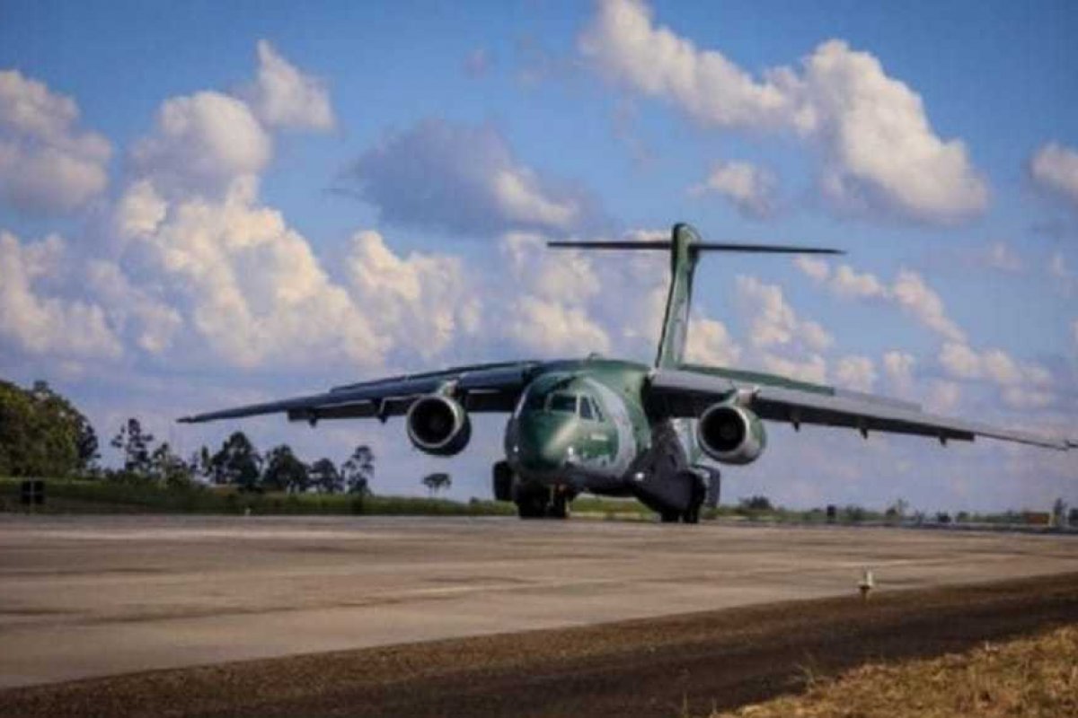 FAB disponibiliza duas aeronaves para resgatar brasileiros na Ucrânia