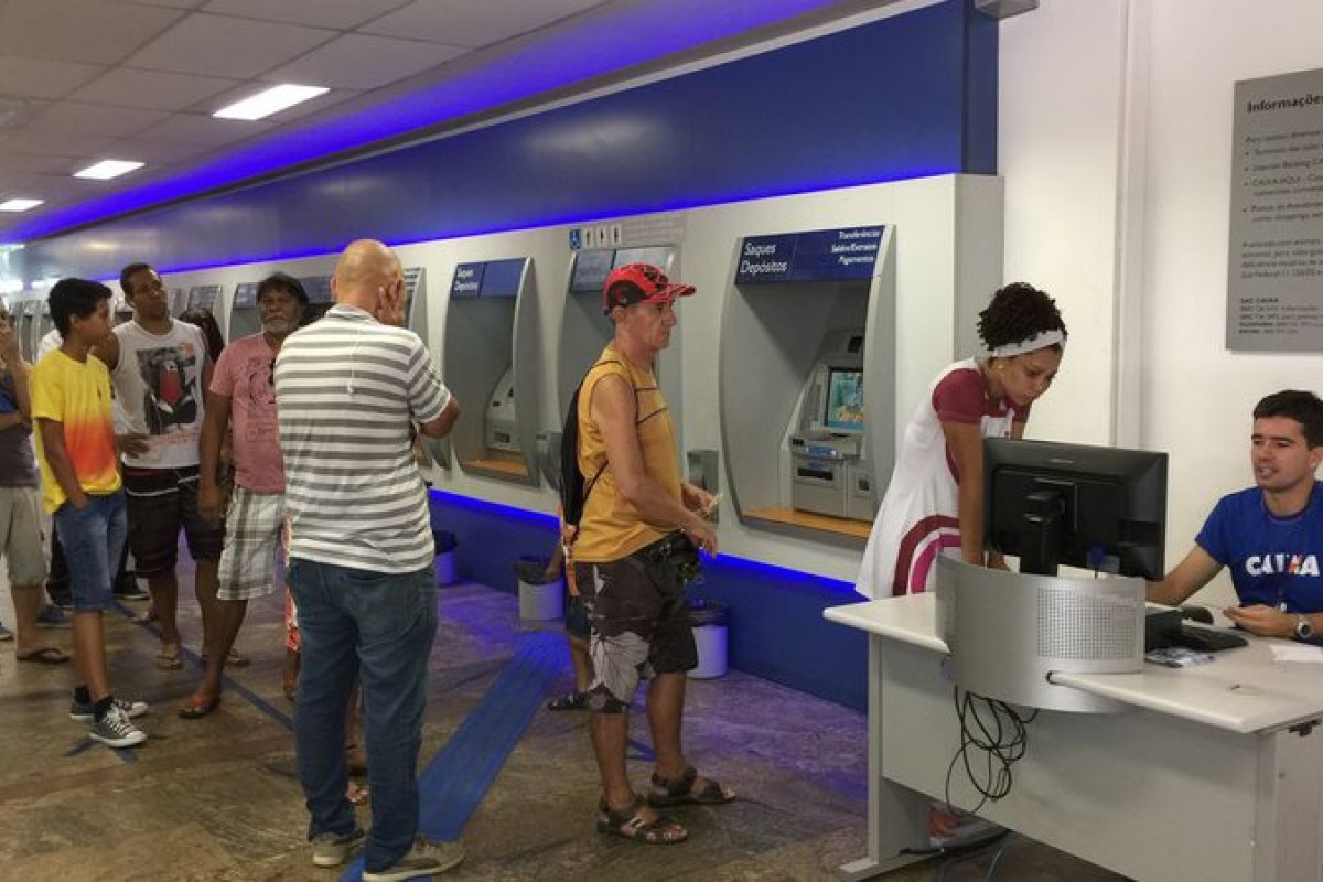 Agências bancárias fecham nesta segunda (28) e seguem até a manhã da quarta-feira de cinzas