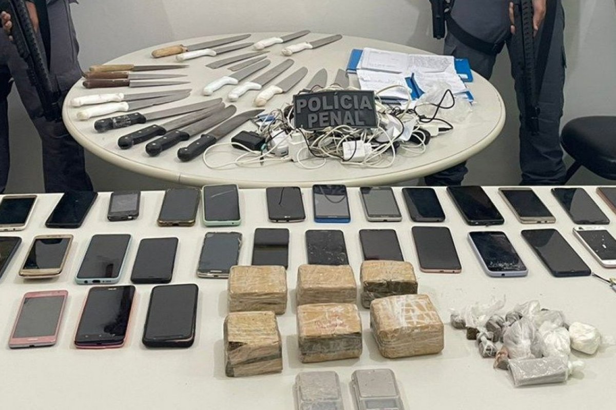 Policiais penais apreendem facas e facões na Colônia Penal de Simões Filho