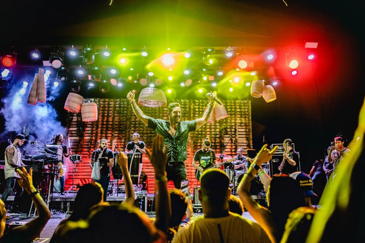 “Beleza Rara”, da Banda Eva, abriu com sucesso Carnaval 2022 atípico