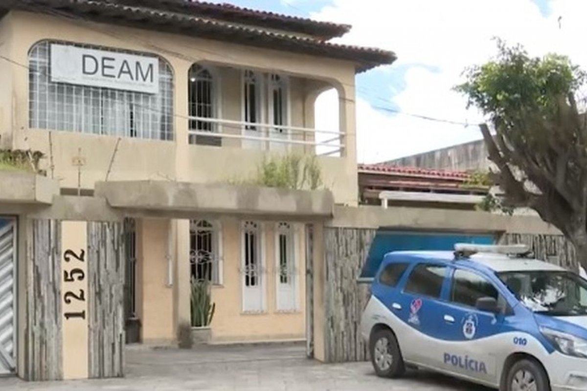 Jovem se joga de segundo andar de prédio para escapar de agressões, em Feira de Santana