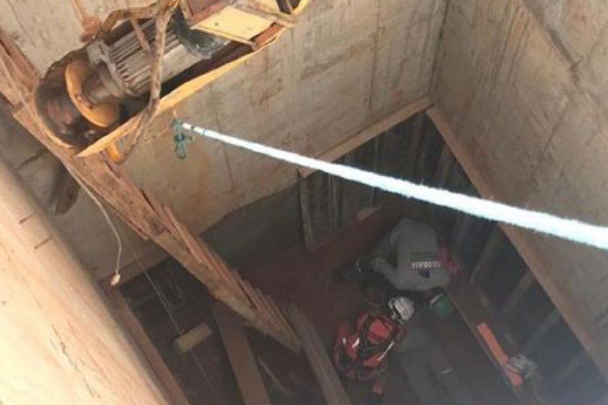 Corpo de Bombeiros resgata trabalhador após queda de 15 metros no município de Luís Eduardo Magalhães