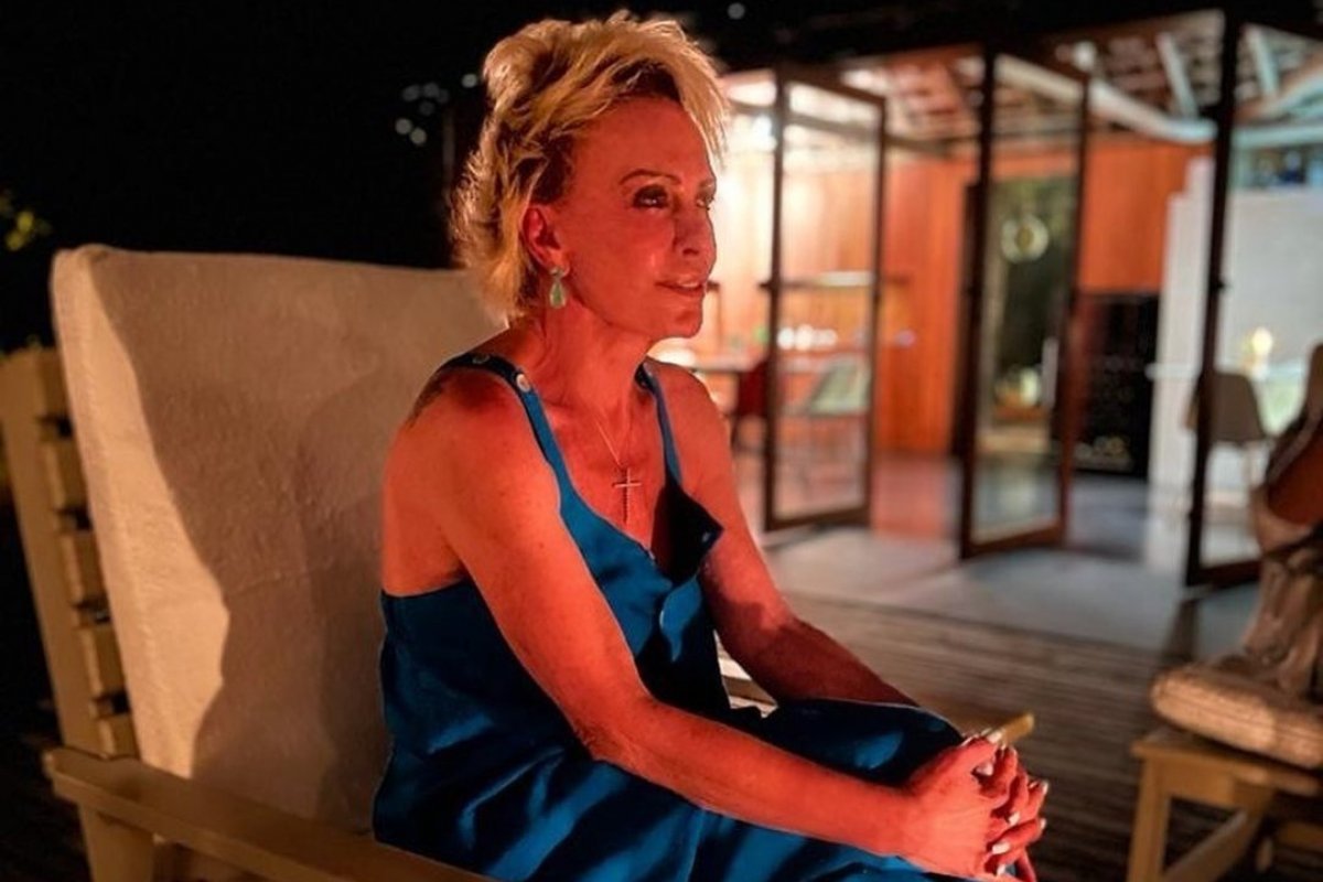 Ana Maria Braga passa Carnaval na Bahia e compartilha foto bronzeada!