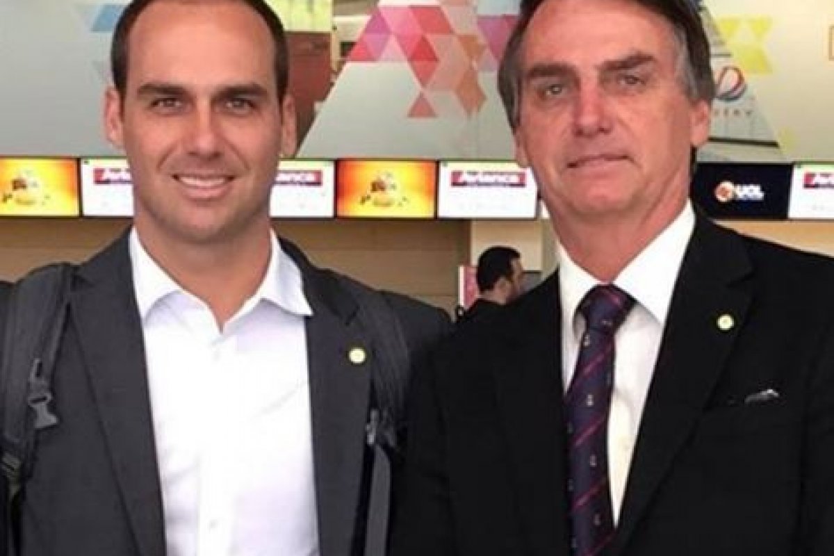 Bolsonaro mantém indicação do filho para embaixada mesmo após derrota de Eduardo no PSL