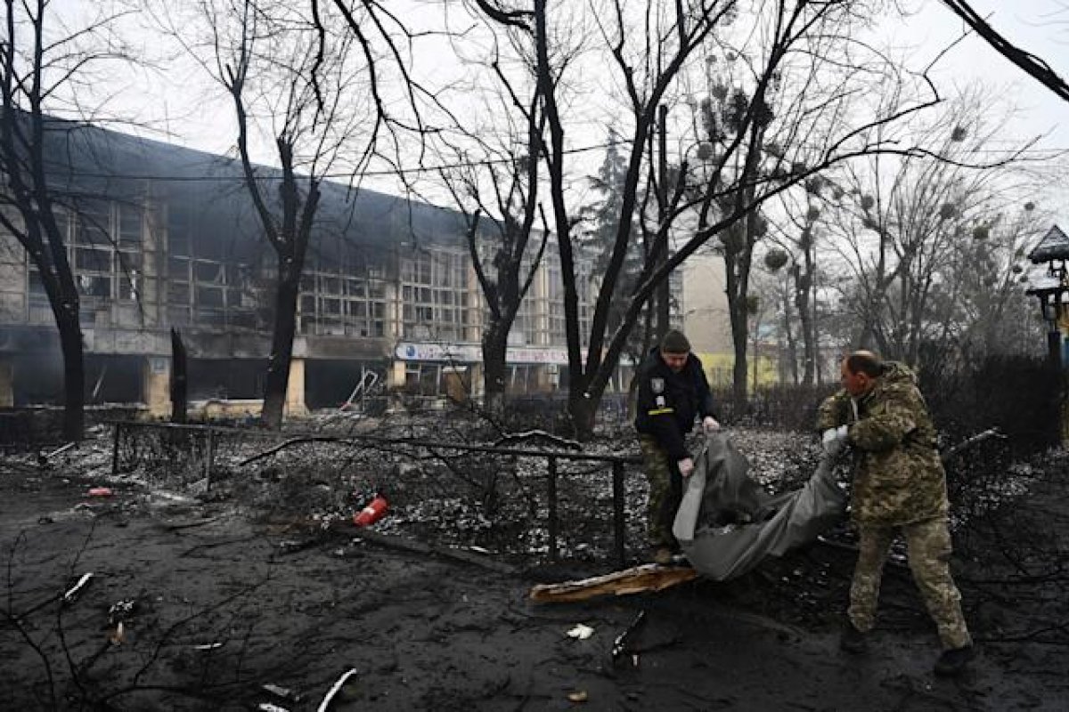 Rússia faz novos ataques e diz ter tomado cidade no sul da Ucrânia