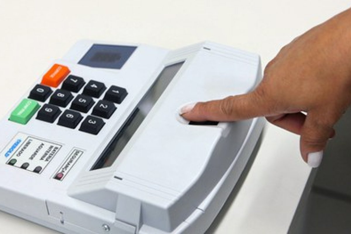TSE desmente fake news e afirma que eleitor poderá votar em 2022 sem biometria
