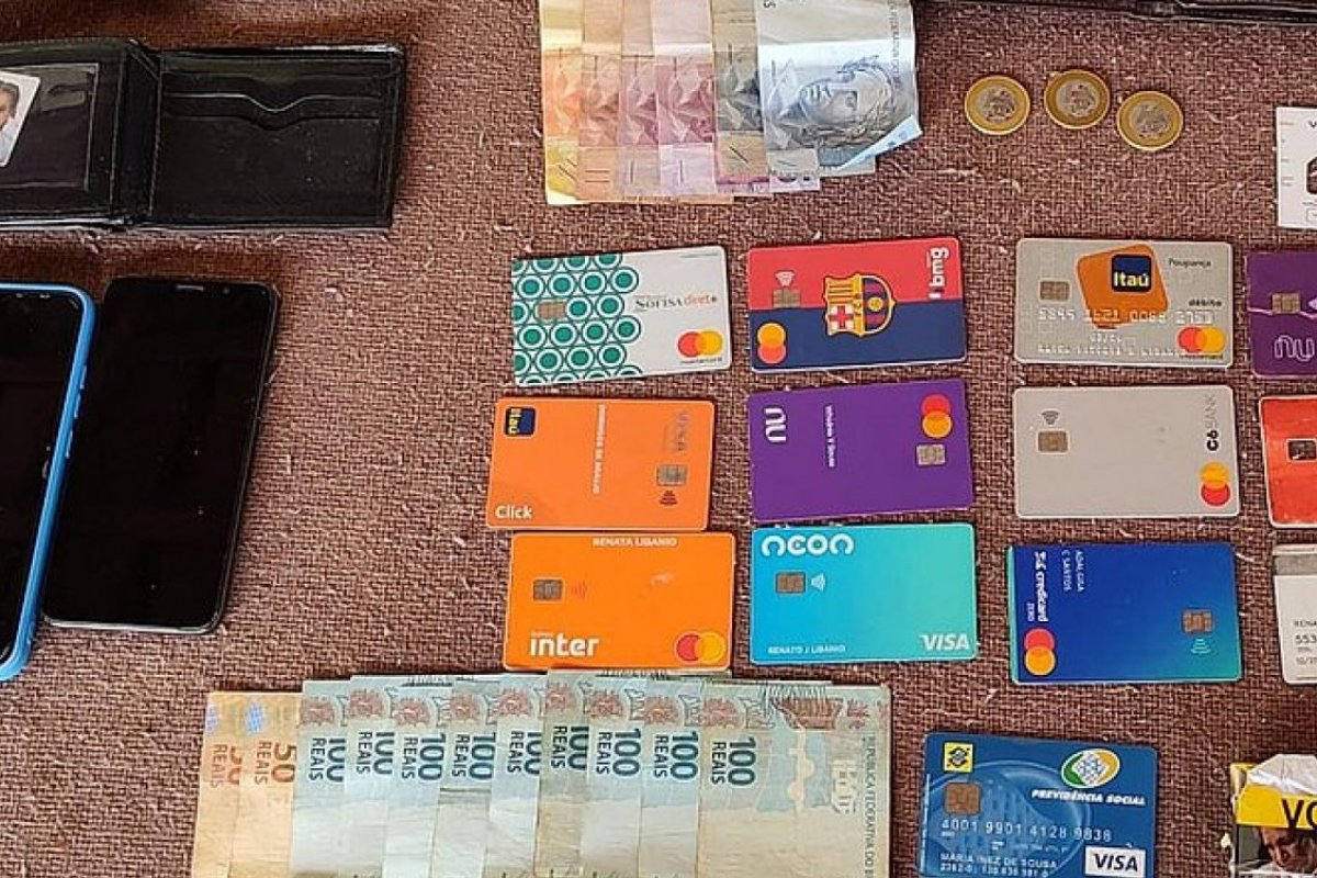 Suspeitos são presos após roubar mais de R$ 3 mil de idoso na Bahia