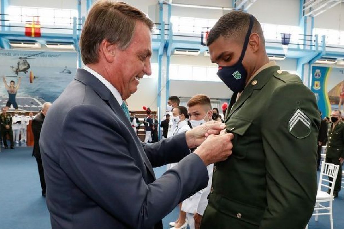 Por meio de decreto, Bolsonaro cria condecoração Medalha do Serviço Militar