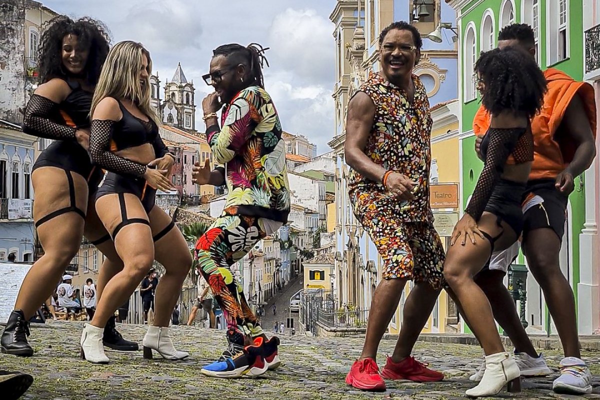 É O Tchan estreia videoclipe inédito em formato vertical no Kwai