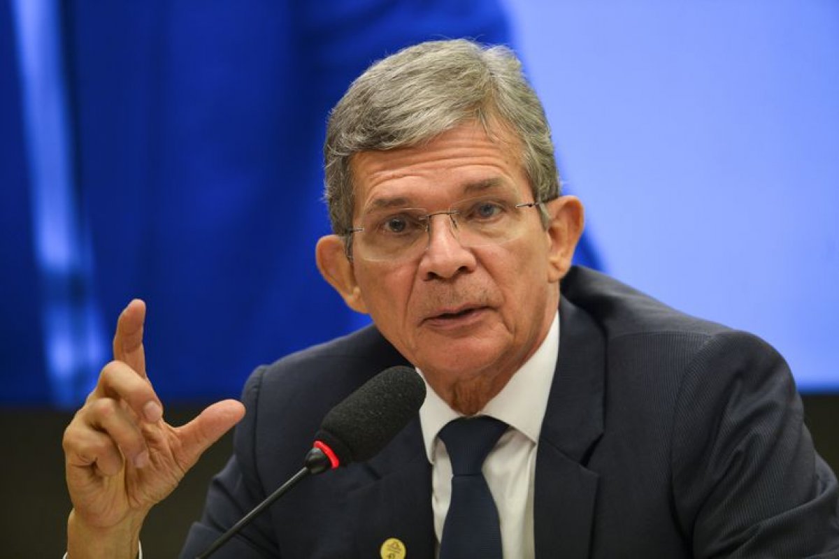 Petrobras ainda não tomou decisões sobre ajuste de preços, diz Luna