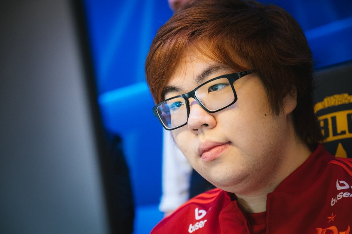 Jogador de Lol agradece apoio após morte do pai em acidente de carro