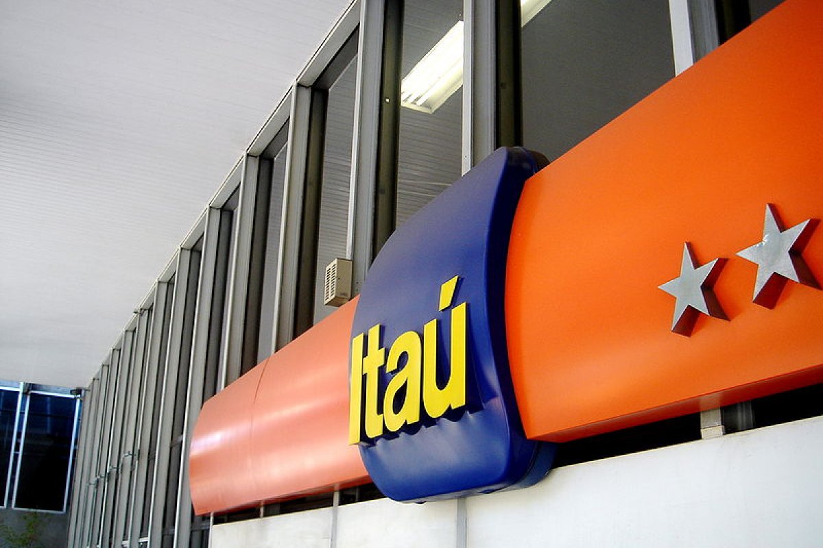 Itaú tem falha no sistema e deposita dinheiro em contas; web comemora