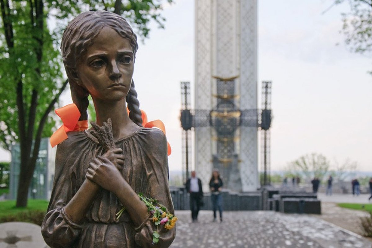 Senador quer que Brasil reconheça extermínio de ucranianos no século 20