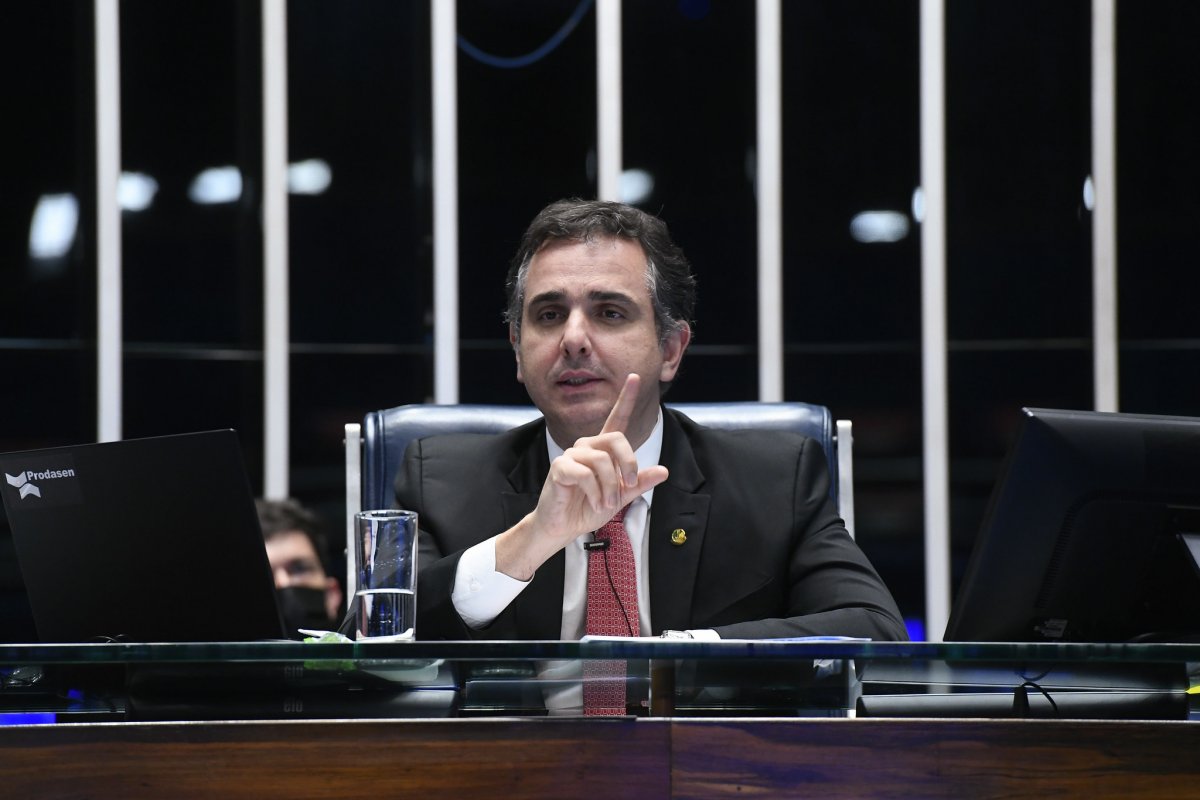 Pacheco defende votação de projetos dos combustíveis após preço do petróleo disparar