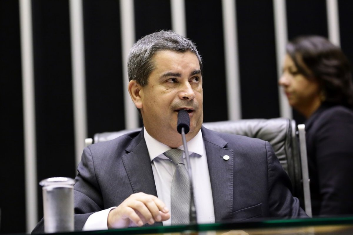 PSL determina suspensão de cinco deputados das atividades partidárias