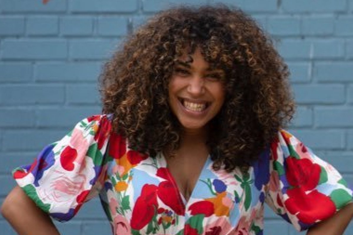 Mulheres pretas, latinas e independentes marcam obras de Elizabeth Acevedo