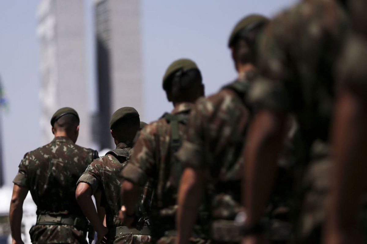 Justiça determina que União adote cotas raciais na seleção de militares temporários