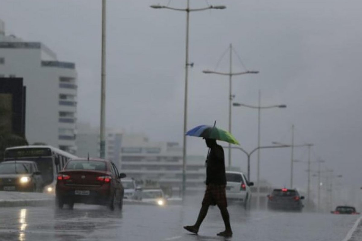 Mais de 120 solicitações foram registradas pela Defesa Civil até 12h desta sexta (4)