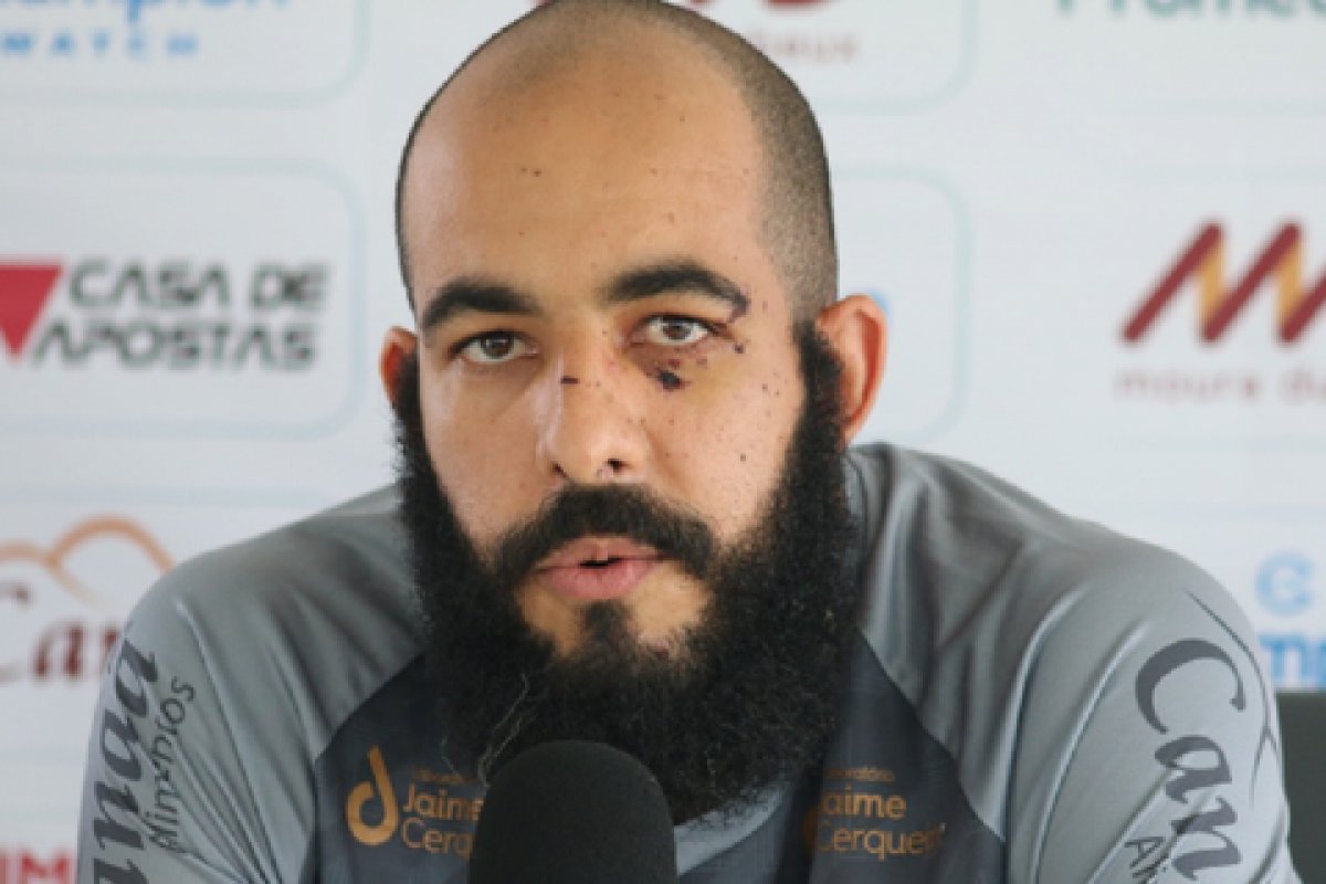 Goleiro do Bahia, Danilo Fernandes diz que cirurgia no olho "foi um sucesso"